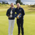Champion Jerry Kelly with Iain Allan and the winner’s bottle (Credit: Getty)