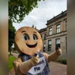 Kilmarnock Pie Man Taking a Selfie (Credit: Brownings the Bakers)